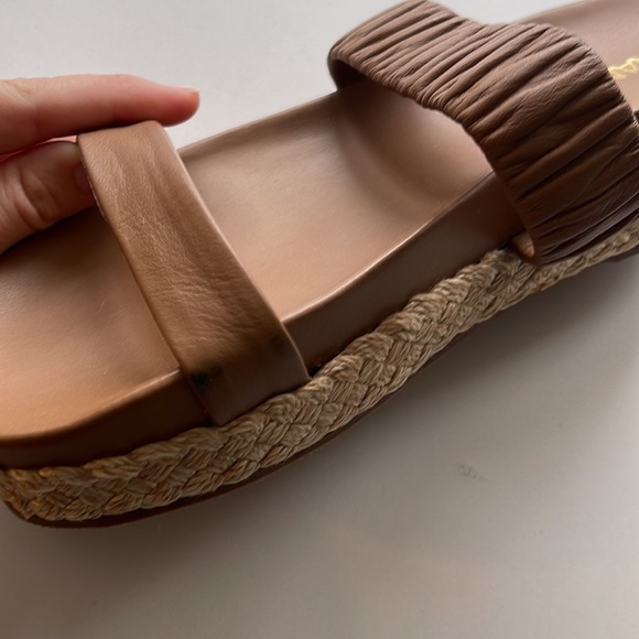 NWOT Selangor Ruched Platform Slide in Coffee
Kaanas - Picture 4 of 5